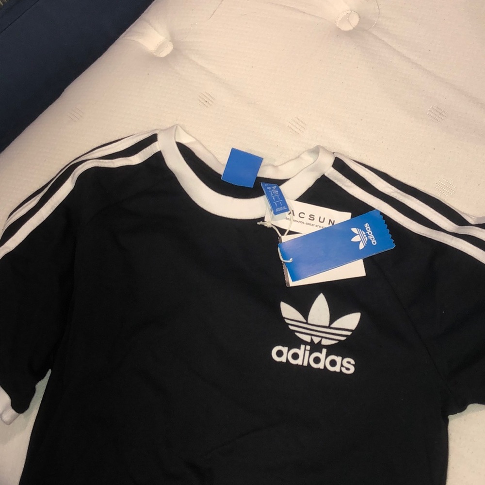 BRAND NEW ADIDAS GRAPHIC TEE